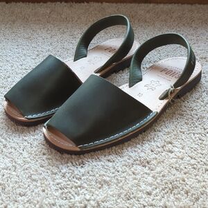 PONS Forest Green Leather Avarcas